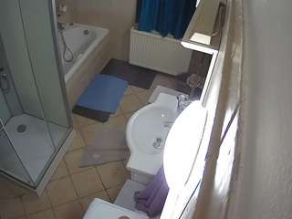 voyeurcam-julmodels-bath-2nd-2 camsoda stream image