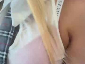 luvlivvyy chaturbate stream image