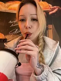 babydolll stripchat stream image