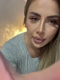 AshleySinn stripchat stream image