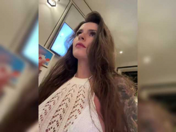 Oops_kiraa bongacams stream image