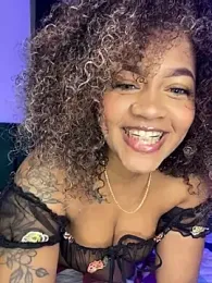 riri_brunnete stripchat stream image