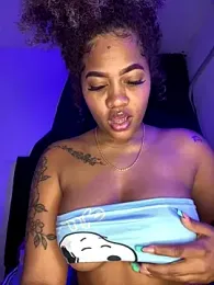 riri_brunnete stripchat stream image