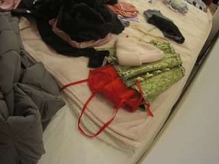 voyeurcam-julmodels-whitebed-1 camsoda stream image