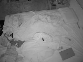 voyeurcam-julmodels-whitebed-3 camsoda stream image