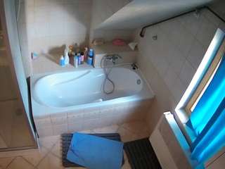 voyeurcam-julmodels-bath-2nd-1 camsoda stream image