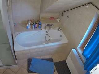 voyeurcam-julmodels-bath-2nd-1 camsoda stream image