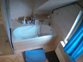 voyeurcam-julmodels-bath-2nd-1 camsoda stream image