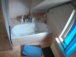 voyeurcam-julmodels-bath-2nd-1 camsoda stream image