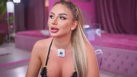 AshleySinn stripchat stream image