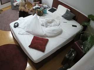 voyeurcam-julmodels-whitebed-5 camsoda stream image