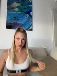 LuisaBecker stripchat stream image