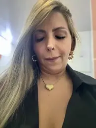 _Abril-Office1 stripchat stream image