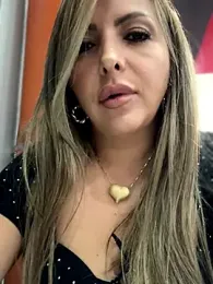 _Abril-Office1 stripchat stream image