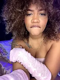 riri_brunnete stripchat stream image