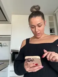 petrouchkaaa_ stripchat stream image