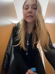 Sunny___Bunny stripchat stream image