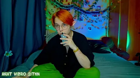 TrickyKitsune stripchat stream image