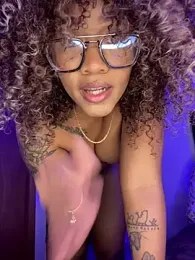 riri_brunnete stripchat stream image