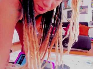 karlyee camsoda stream image