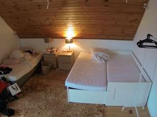 voyeurcam-julmodels-whitebed-2 camsoda stream image