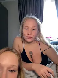 RollDolls stripchat stream image