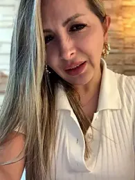 _Abril-Office1 stripchat stream image