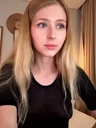 LunaRase stripchat stream image, 10.01.2026 07:40