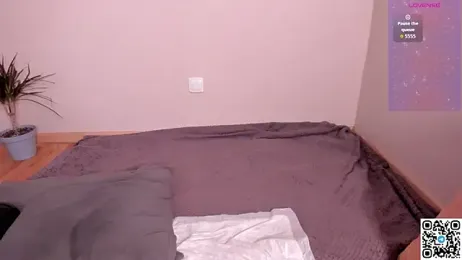 emmelieflorence stripchat stream image