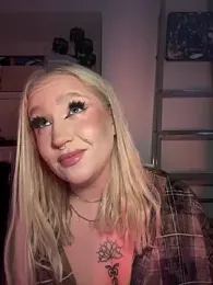 RollDolls stripchat stream image