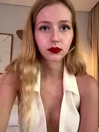 LunaRase stripchat stream image, 16.01.2026 04:40