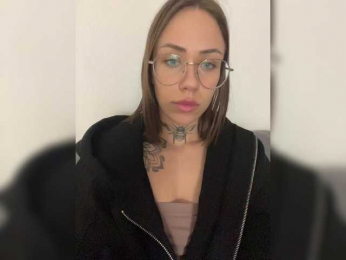 IRAONIC bongacams stream image