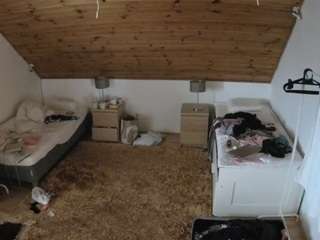 voyeurcam-julmodels-whitebed-2 camsoda stream image
