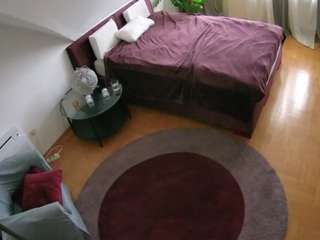 voyeurcam-julmodels-whitebed-4 camsoda stream image