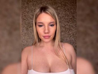 LYALYAtop bongacams stream image