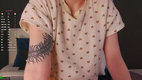 SaraHearts stripchat stream image