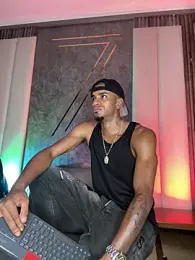 AaronCruz_ stripchat stream image