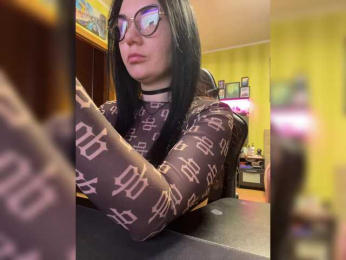 LiLCaTt bongacams stream image