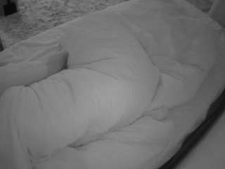 voyeurcam-julmodels-whitebed-4 camsoda stream image