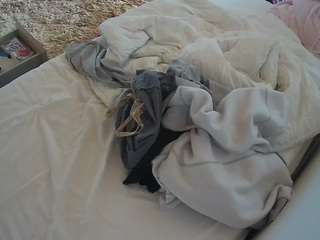 voyeurcam-julmodels-whitebed-4 camsoda stream image