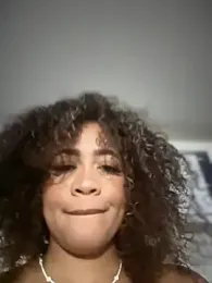 riri_brunnete stripchat stream image, 24.03.2026 04:40