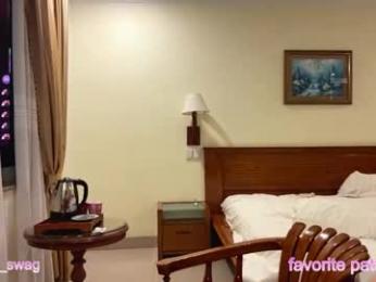 laraineprada chaturbate stream image