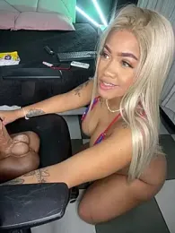 riri_brunnete stripchat stream image, 01.04.2026 04:00