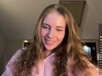 VikkiExtraCheese bongacams stream image