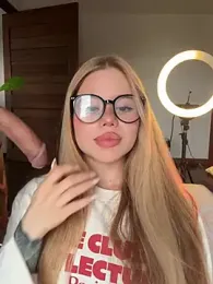 curchez_ stripchat stream image, 17.04.2026 20:20