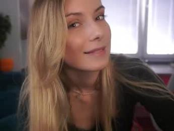 little_poetry chaturbate stream image, 25.05.2026 08:30