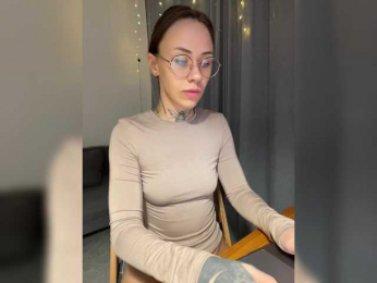 IRAONIC bongacams stream image