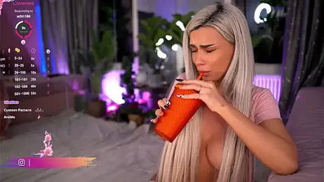 Serene_Sophiex stripchat stream image