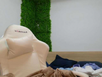 EmilyxJames bongacams stream image