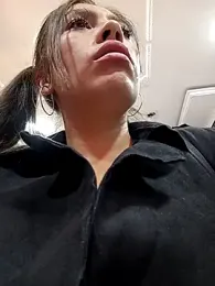 LIZ-06_ stripchat stream image